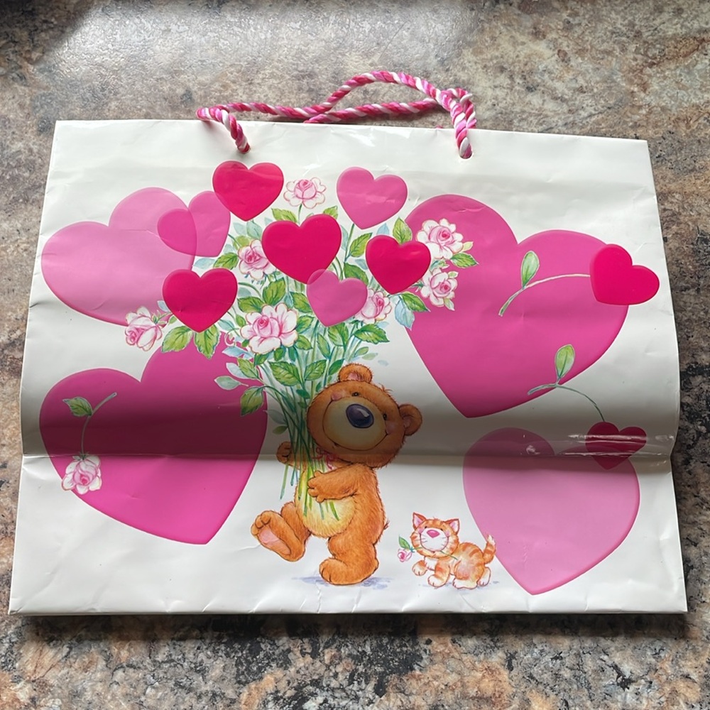 Bundle American Greetings Gift Bag & Hallmark Gift Bag ~ Heart Valentines Day - Picture 3 of 9